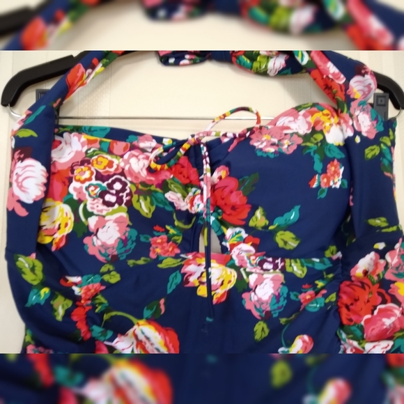 Swimsuit - Picture 3 of 3